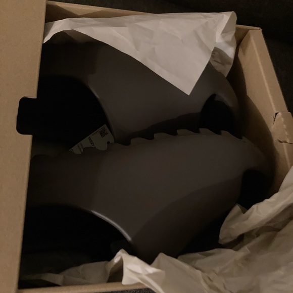 Yeezy slides - Picture 5 of 7